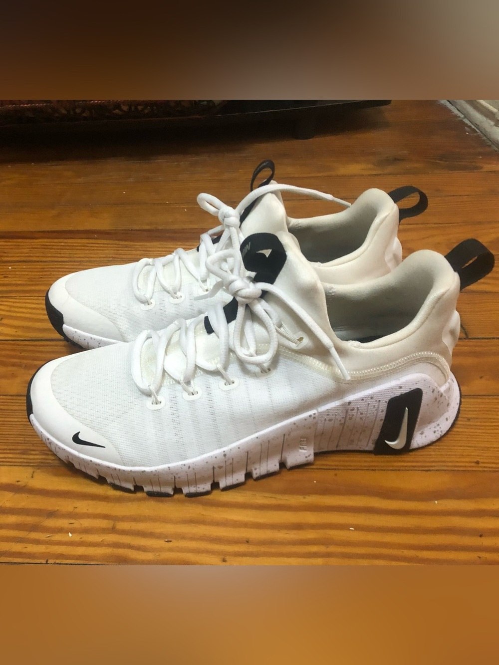 Nike Free Metcon 6  White and Black Women Athletic Sneakers Size 10